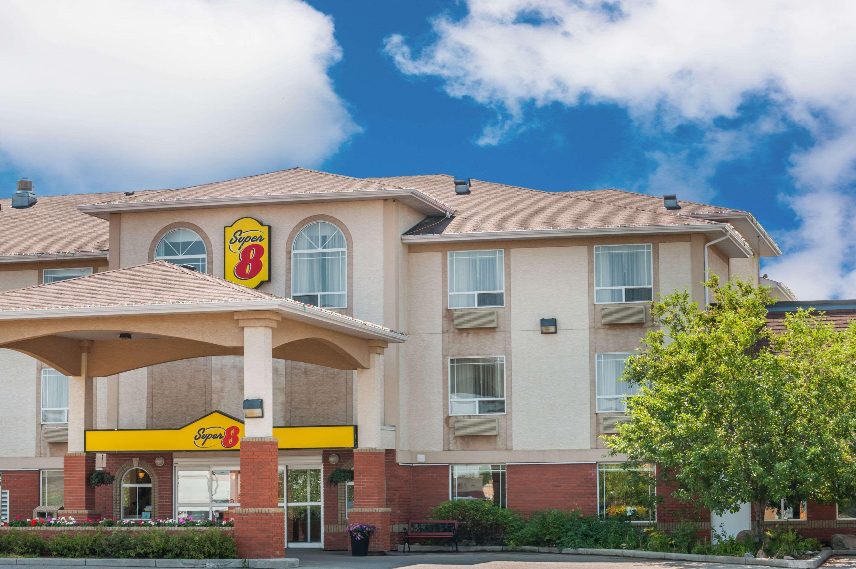 Super 8 By Wyndham High River Ab Zewnętrze zdjęcie